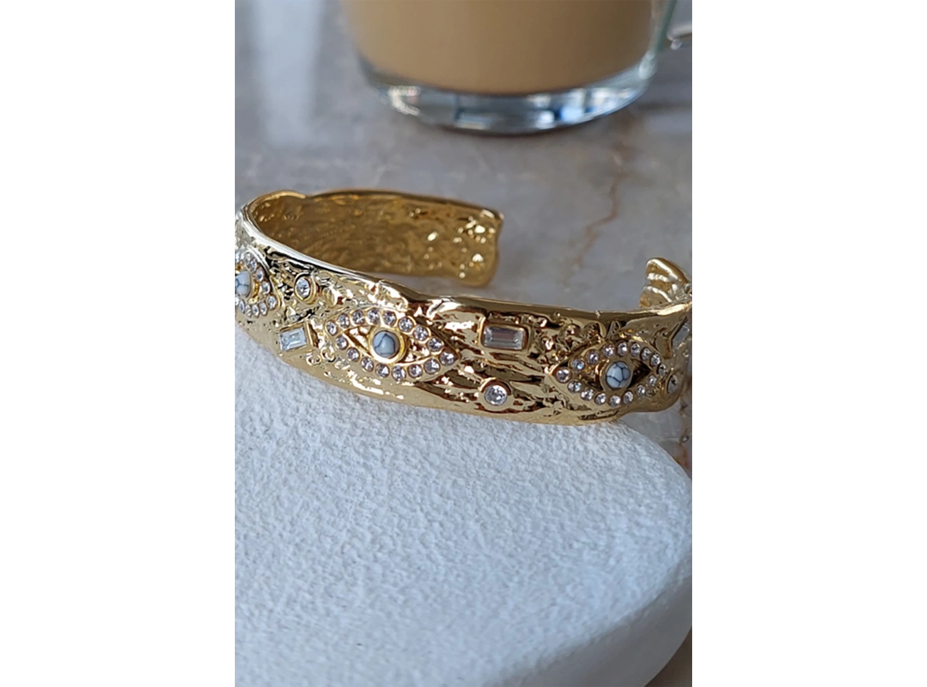 Altın Renk Göz Figürlü Taş Detaylı Çelik Kelepçe Bileklik