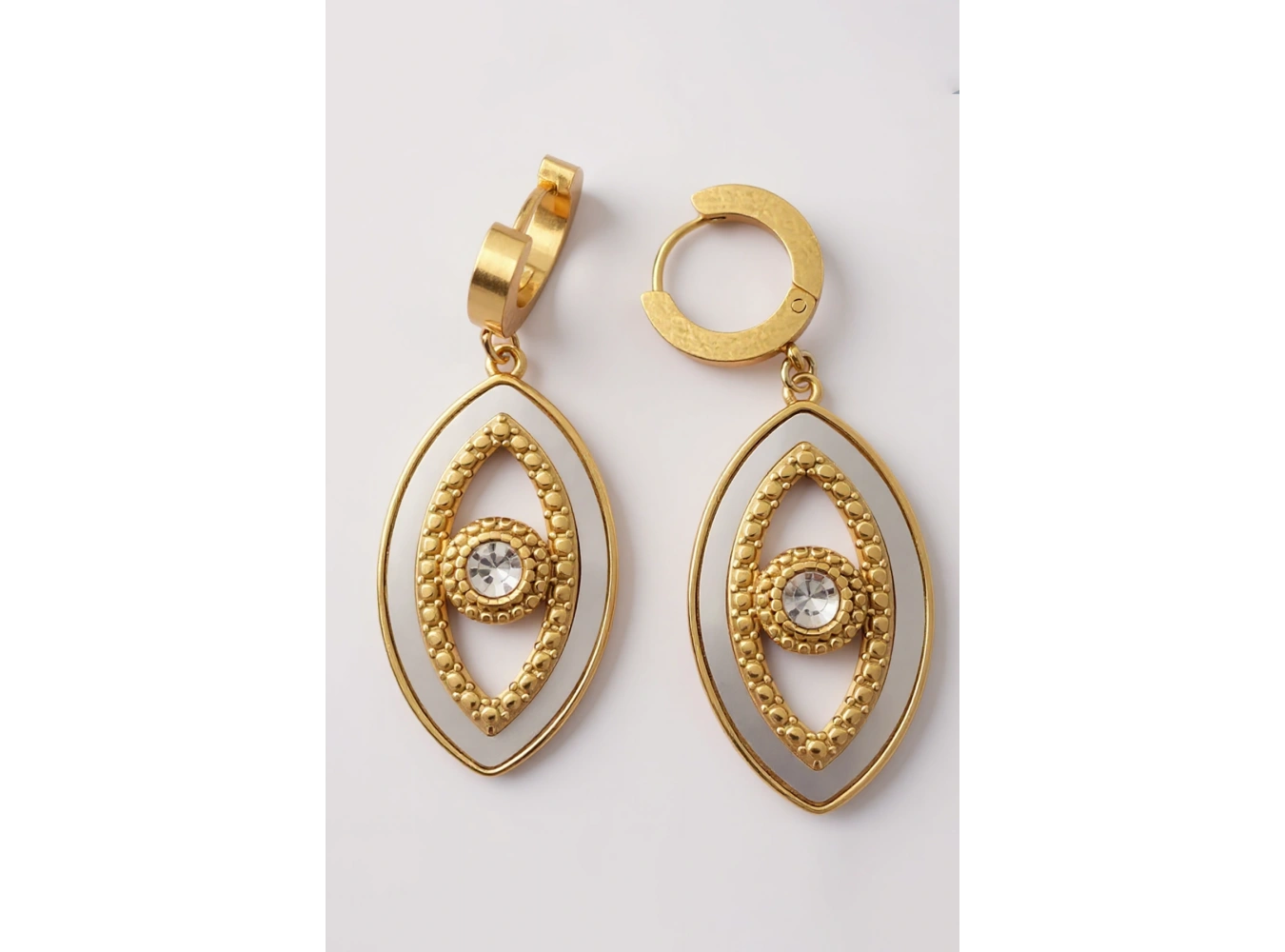 Altın Renk Göz Figürlü Taş Detaylı Çelik Küpe (Çift)