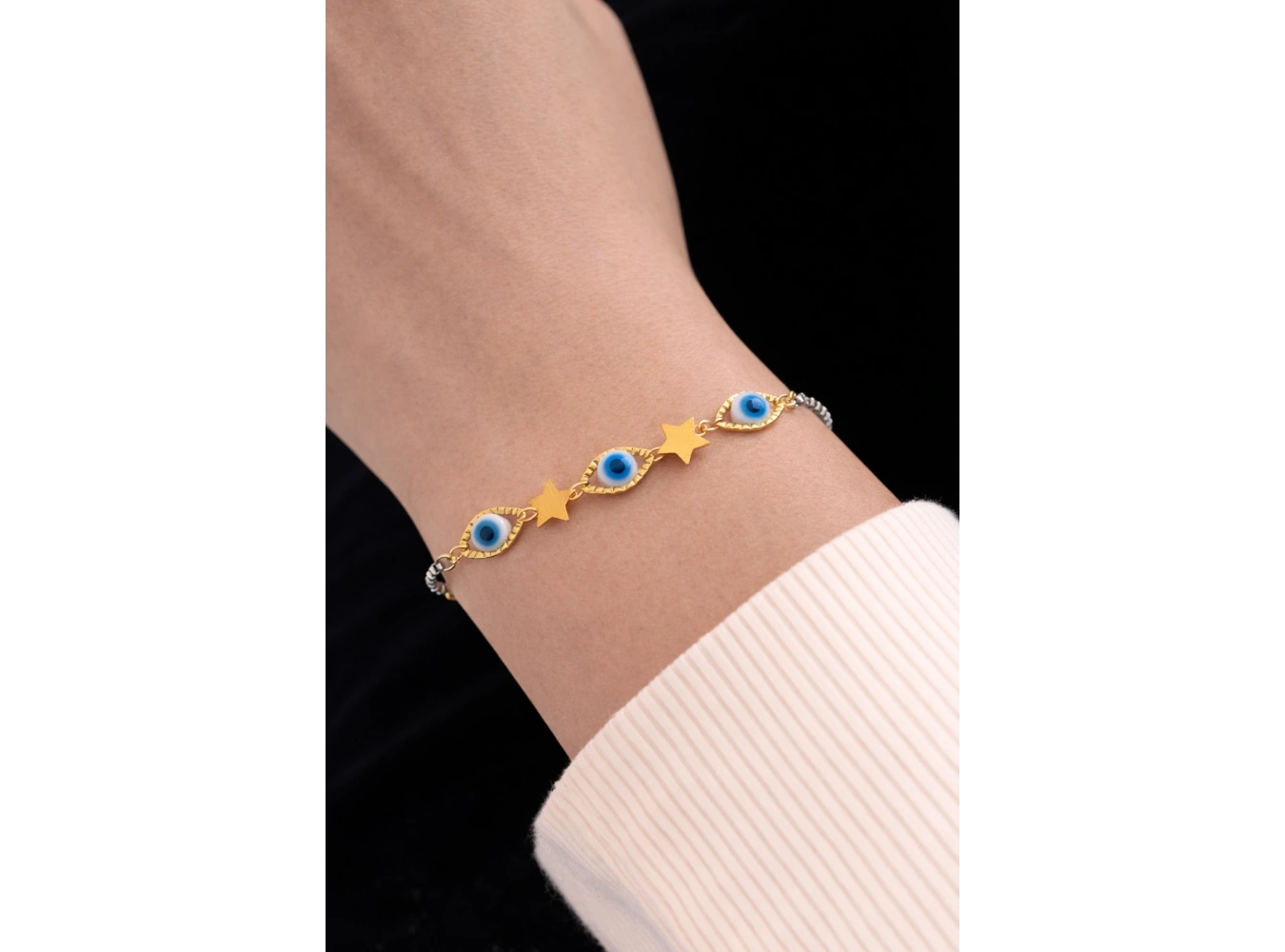 Altın Renk Göz Figürlü Yıldız Detaylı Çelik Bileklik