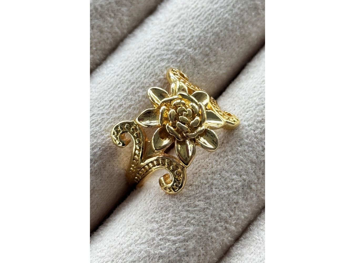 Altın Renk Gül Figürlü Metal Ayarlanabilir Yüzük
