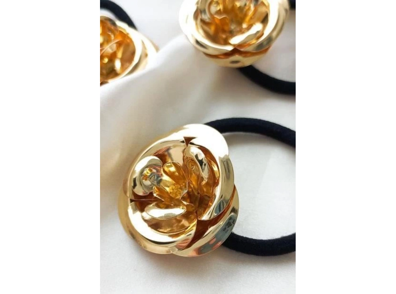 Altın Renk Gül Figürlü Metal Lastik Toka