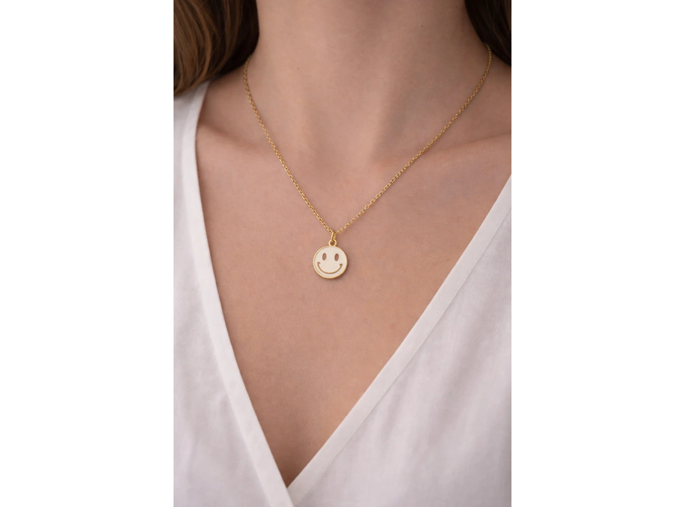 Altın Renk Gülen Yüz Figürlü Çelik Kolye