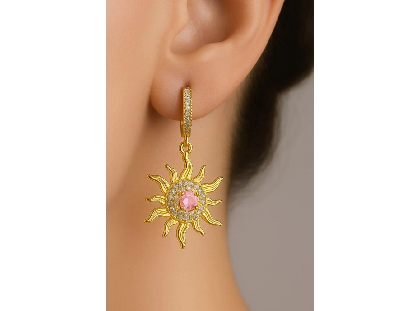 Altın Renk Güneş Figürlü Çelik Küpe (Çift)