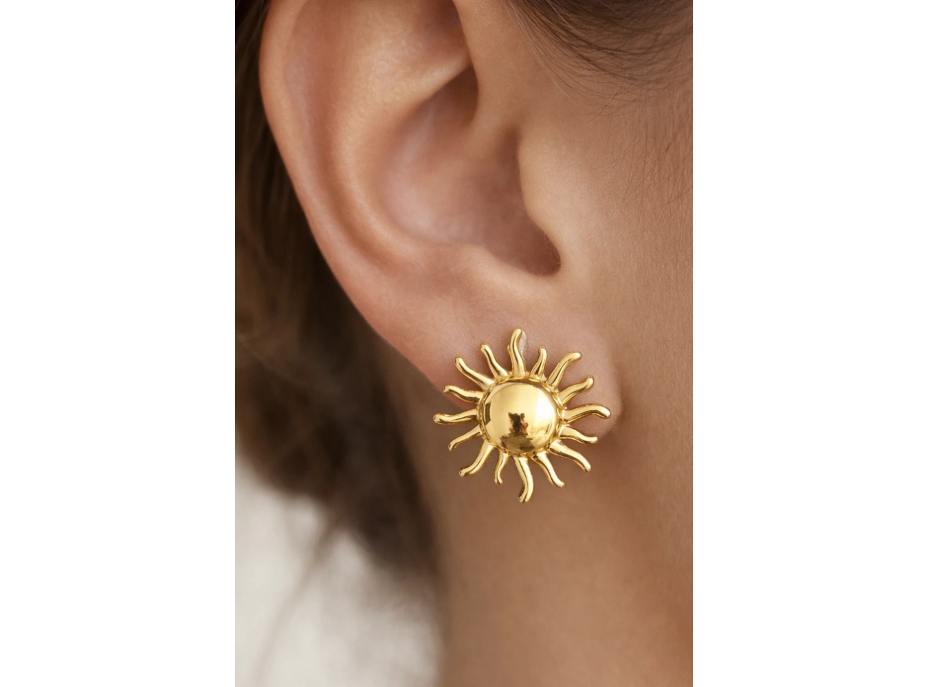 Altın Renk Güneş Figürlü Metal Küpe (Çift)