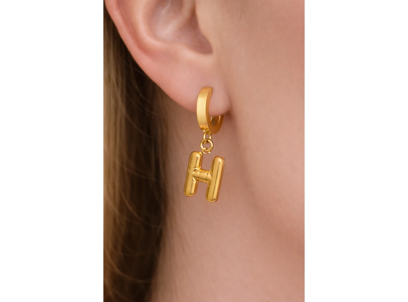 Altın Renk H Harf Çelik Küpe (Çift)