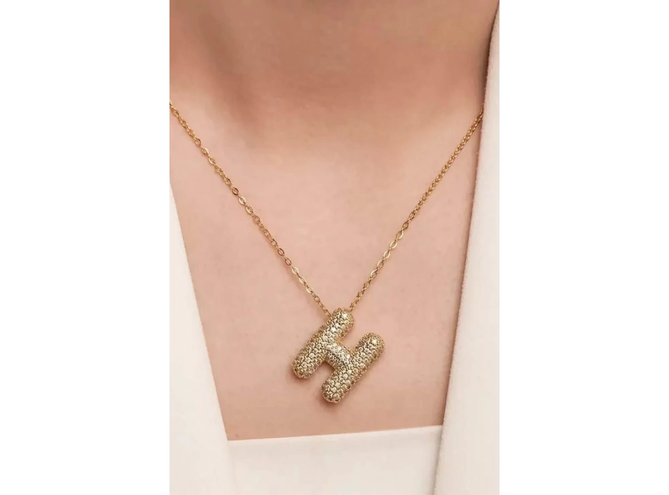 Altın Renk H Harf Taş Detaylı Çelik Kolye