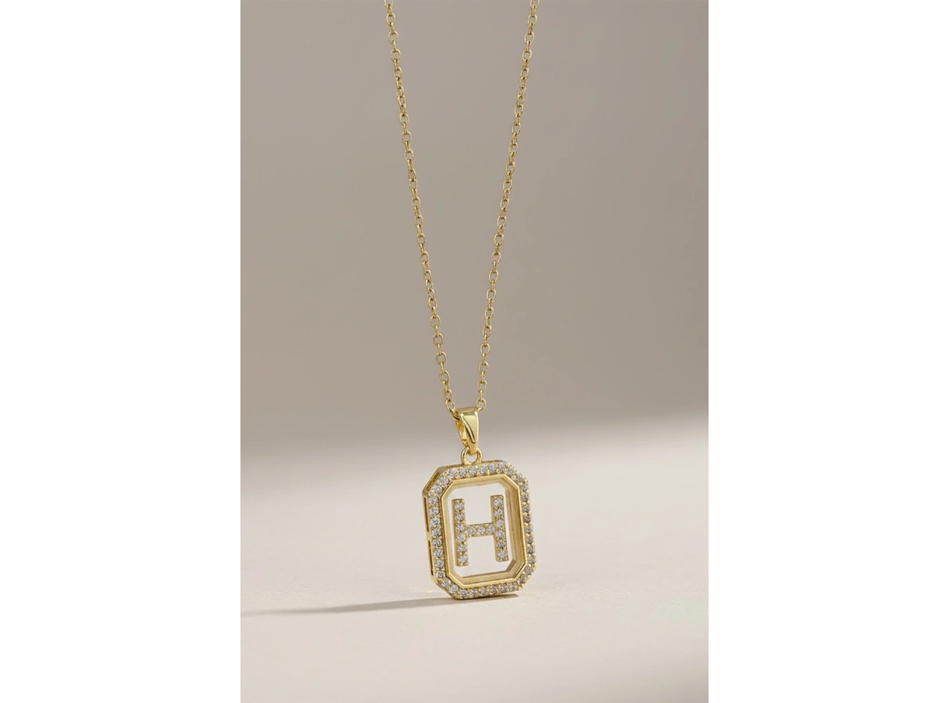 Altın Renk H Harf Taş Detaylı Çelik Kolye