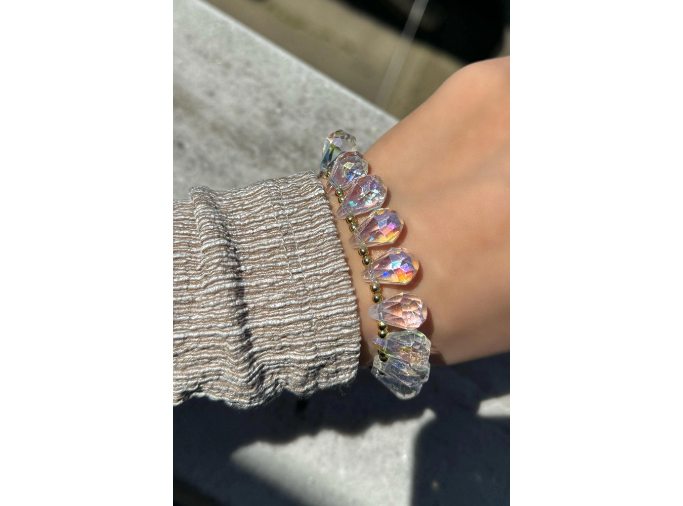 Altın Renk Hologram Taş Detaylı Bileklik