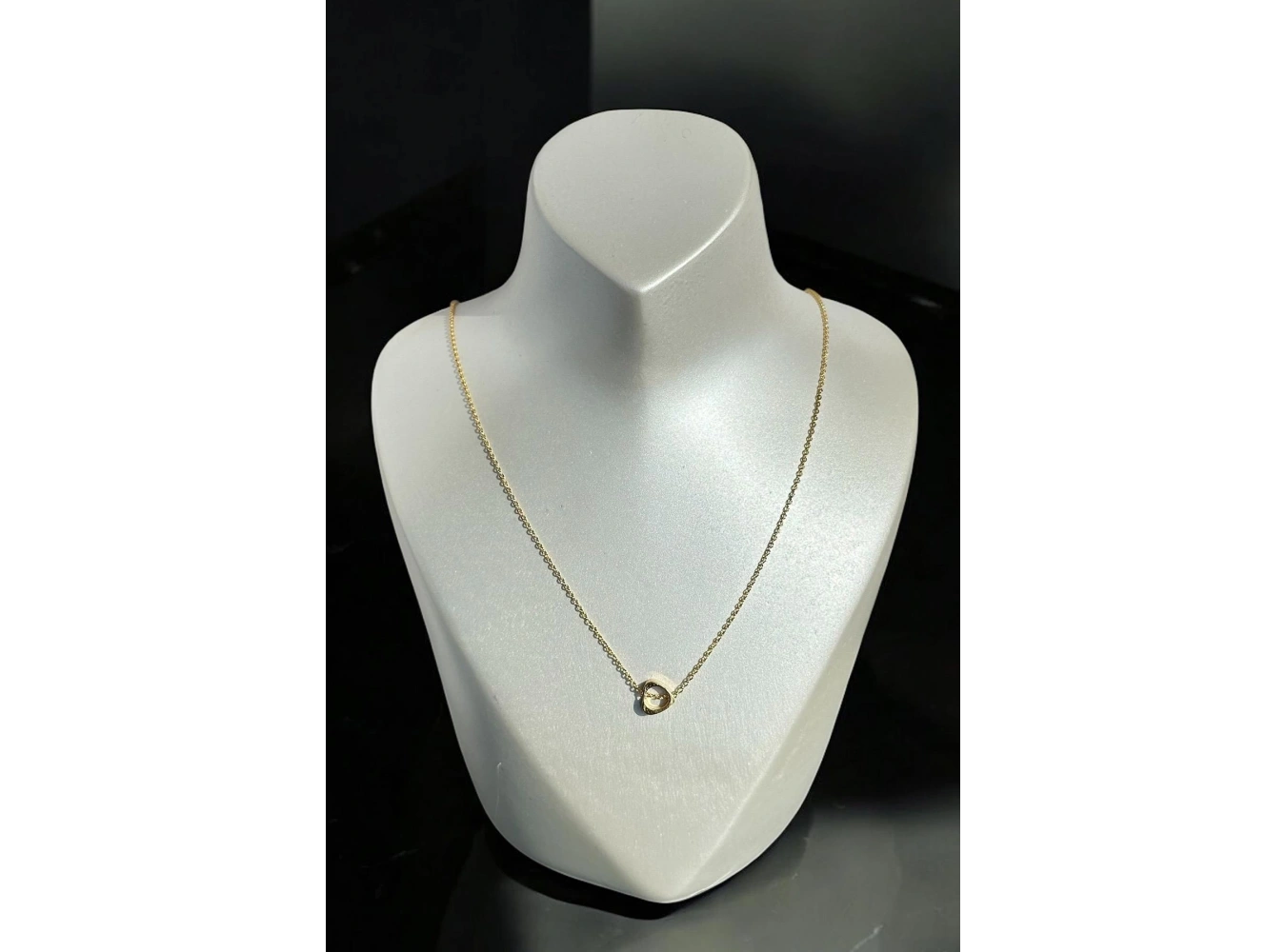 Altın Renk İçi Boş Kalp Figürlü Kolye