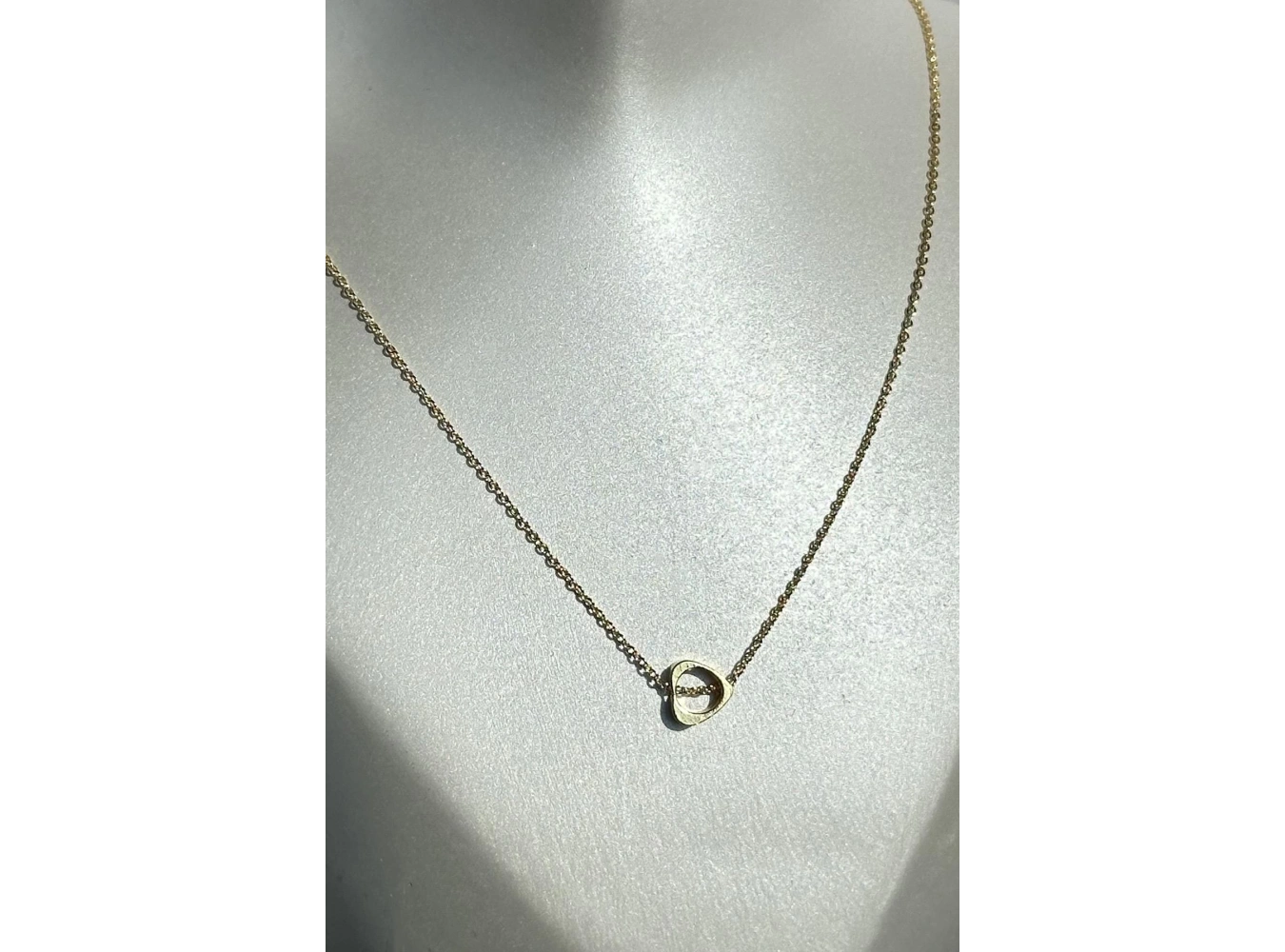 Altın Renk İçi Boş Kalp Figürlü Kolye