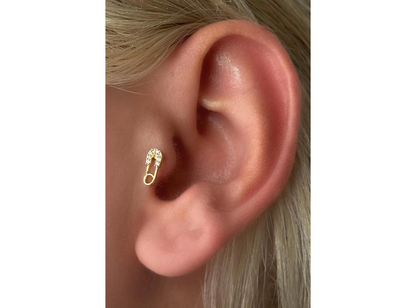 Altın Renk İğne Taş Detaylı Çelik Tragus/Kıkırdak Küpe/Piercing (Tek)