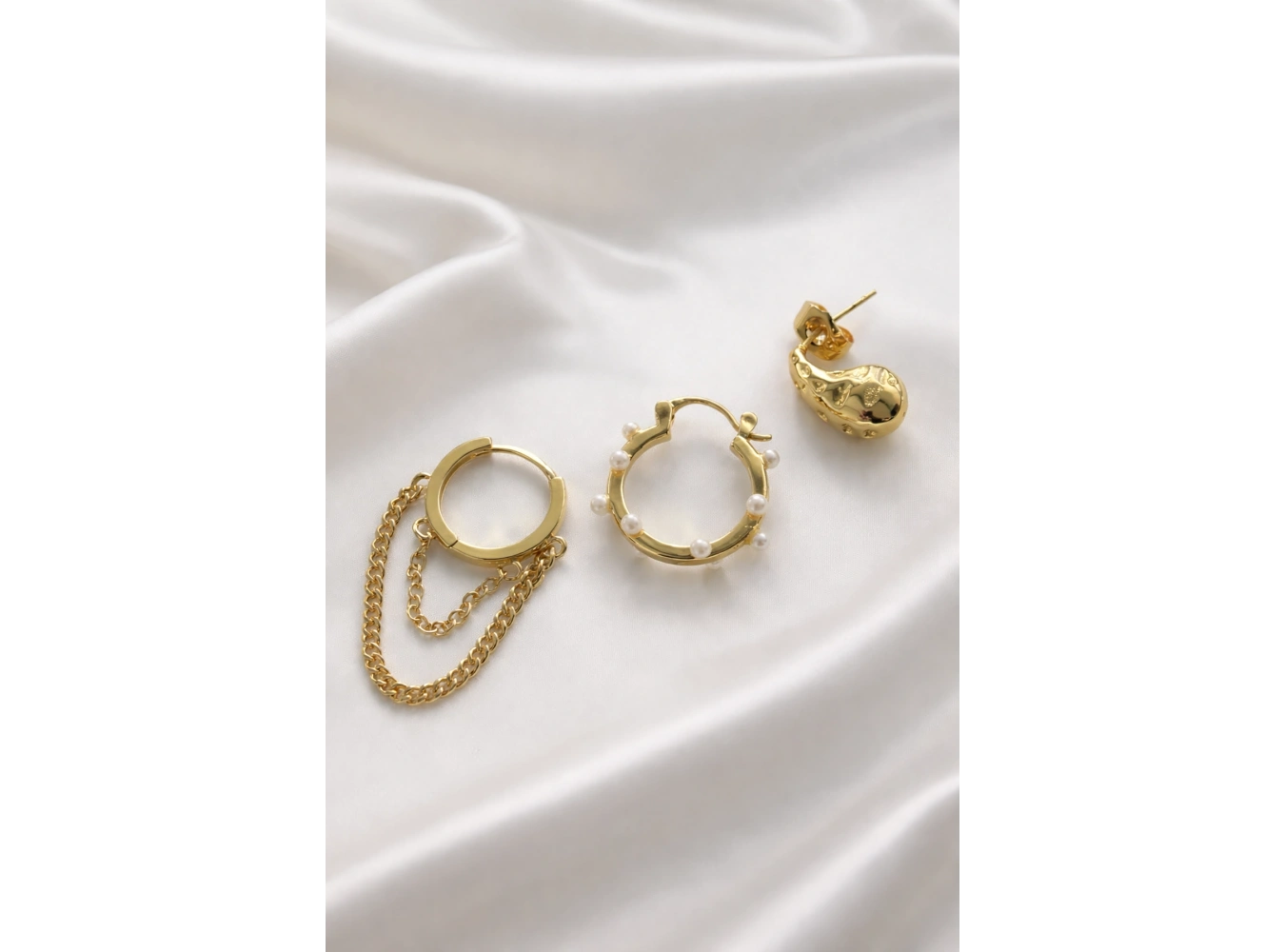 Altın Renk İnci Detaylı 3lü YSX Küpe Set