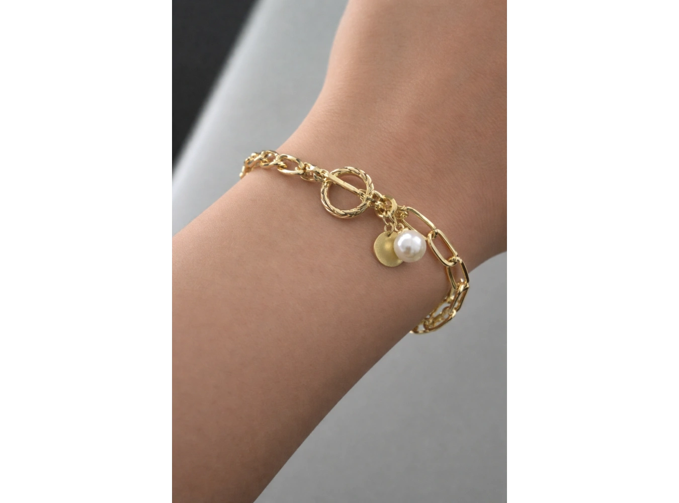 Altın Renk İnci Detaylı Bileklik