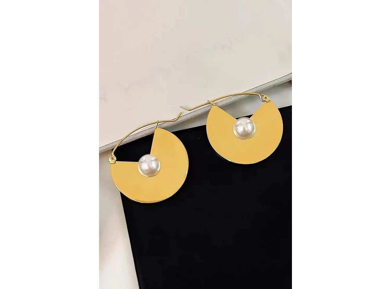 Altın Renk İnci Detaylı Çelik Küpe (Çift)