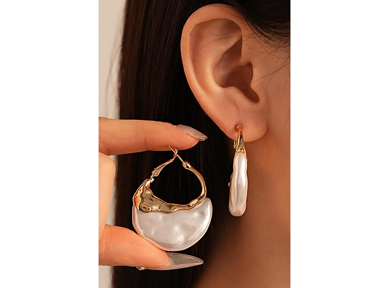 Altın Renk İnci Detaylı Küpe (Çift)