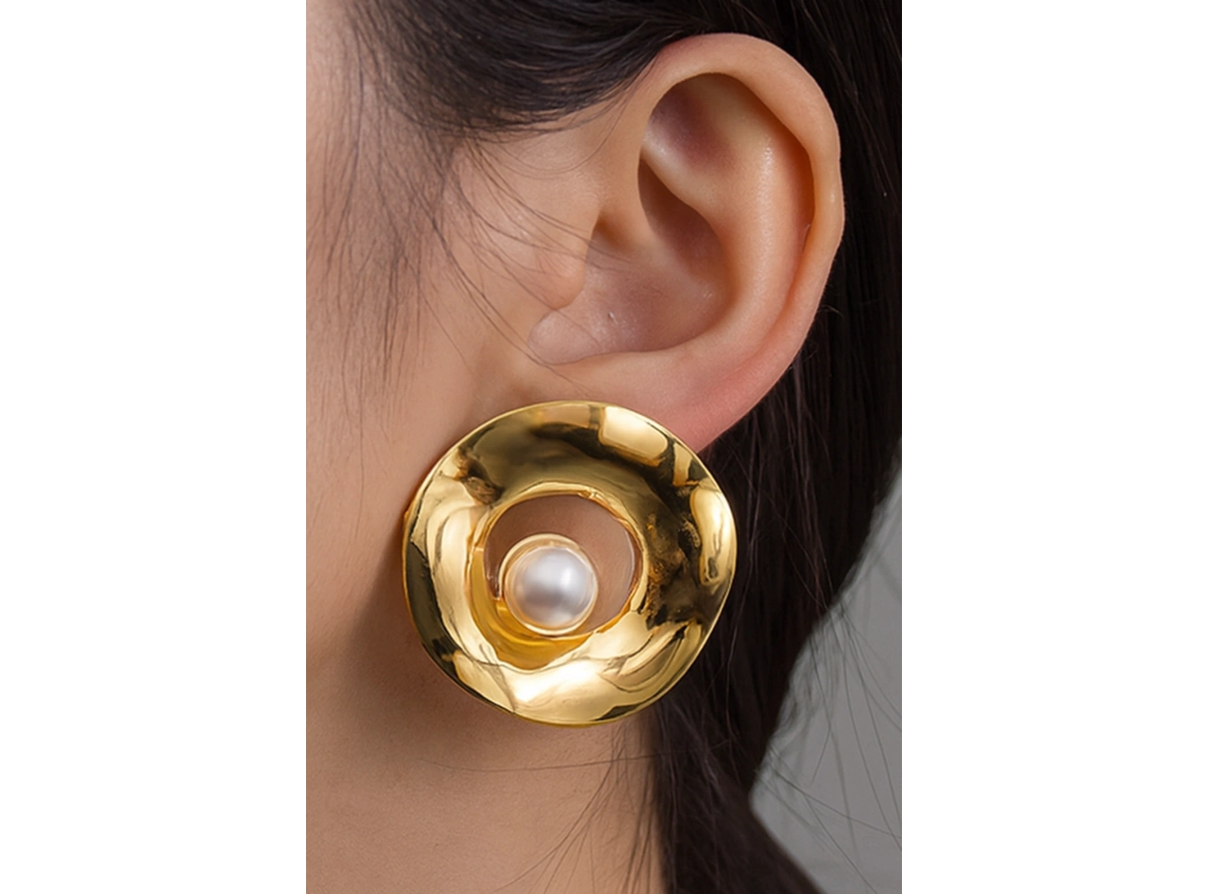 Altın Renk İnci Detaylı Küpe (Çift)