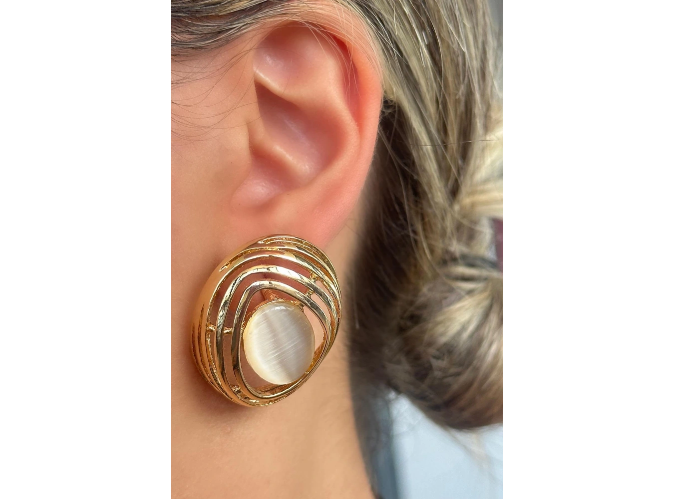 Altın Renk İnci Detaylı Küpe (Çift)