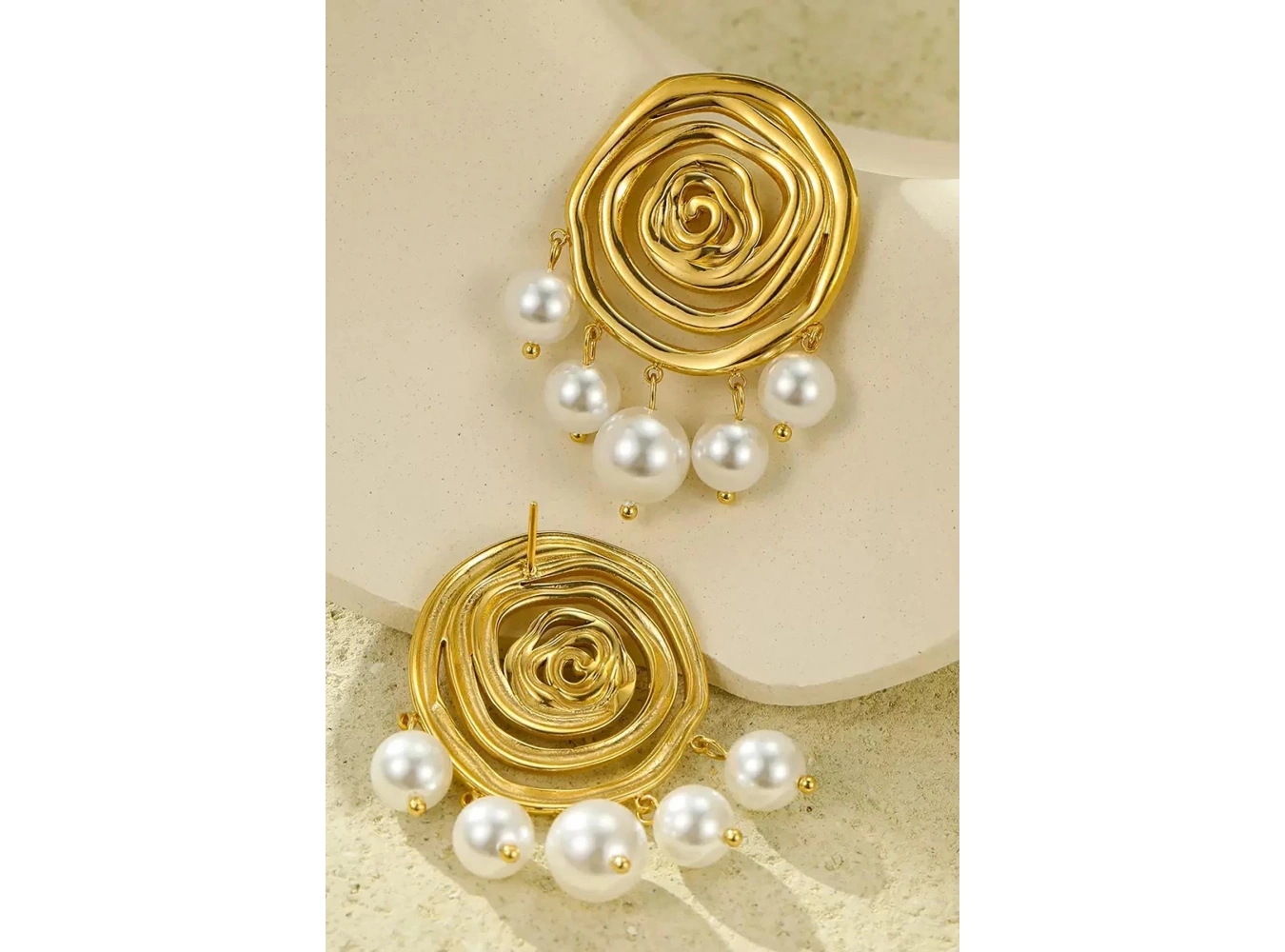 Altın Renk İnci Detaylı Küpe (Çift)