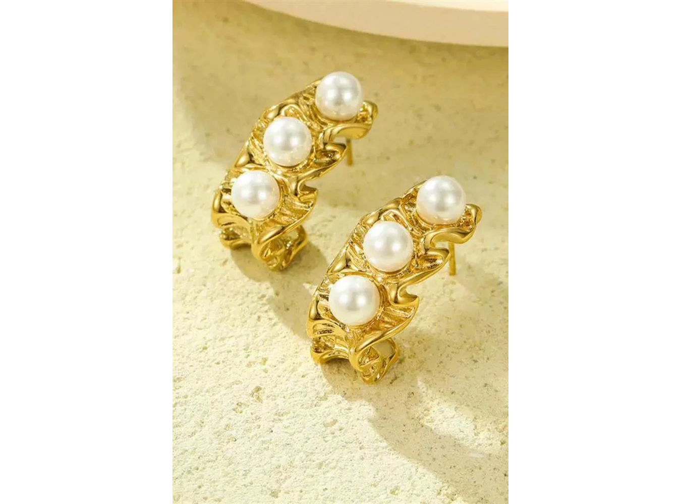 Altın Renk İnci Detaylı Küpe (Çift)