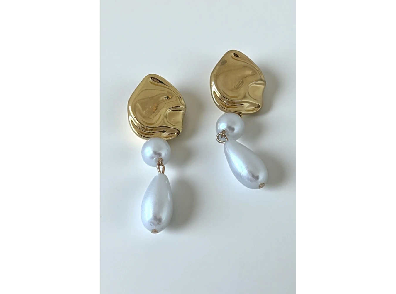 Altın Renk İnci Detaylı Küpe (Çift)