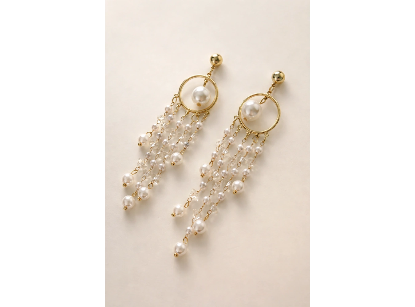 Altın Renk İnci Detaylı Sallantılı Küpe (Çift)