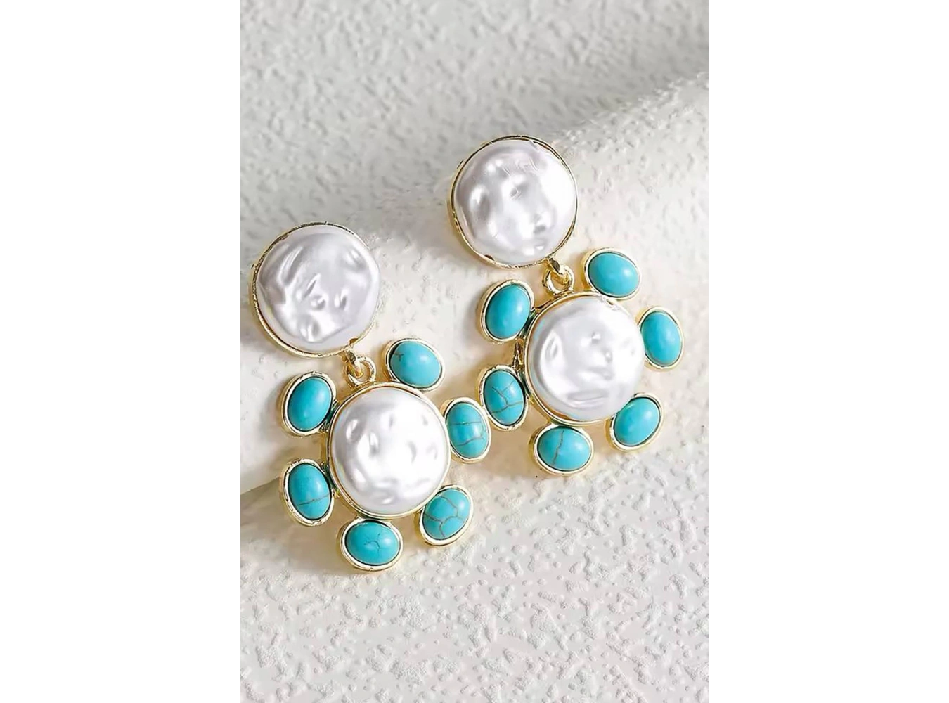 Altın Renk İnci Detaylı Tasarım Küpe (Çift)