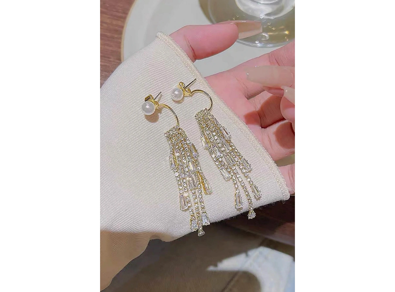 Altın Renk İnci Detaylı Taşlı Küpe (Çift)