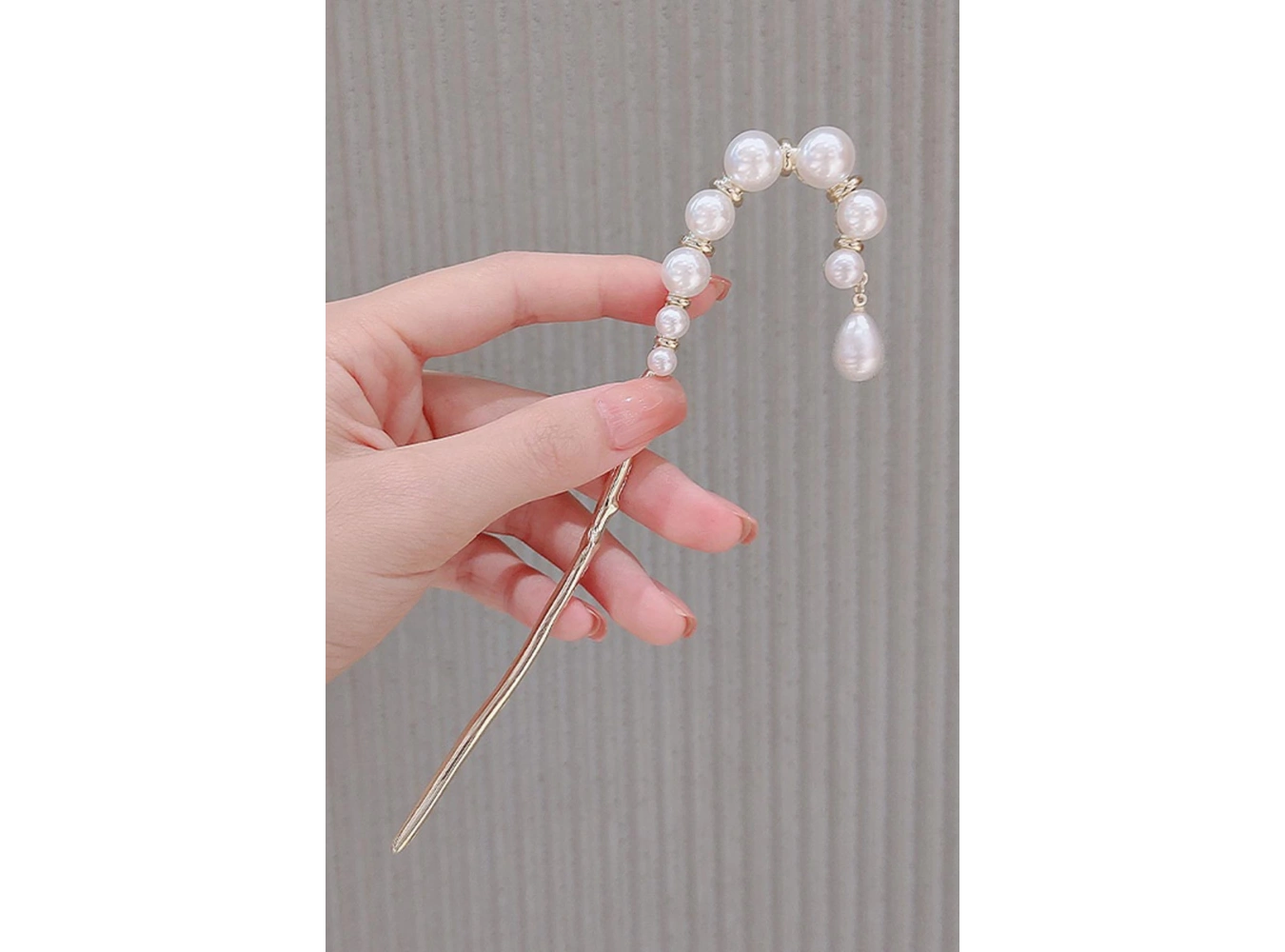 Altın Renk İnci Detaylı Topuz Toka