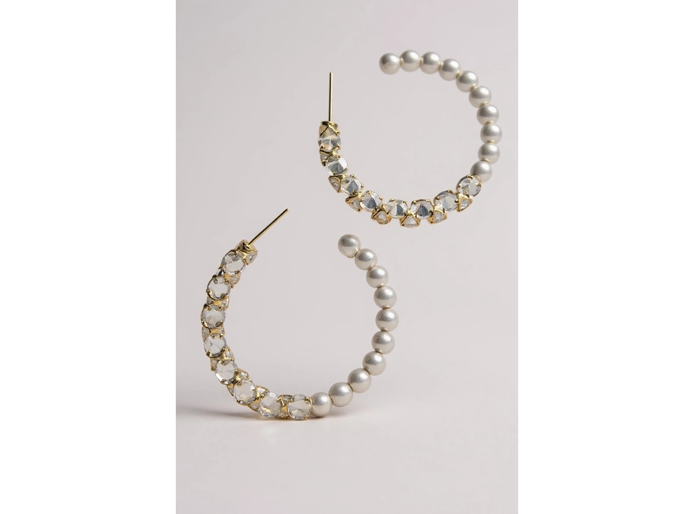 Altın Renk İnci Ve Taş Detaylı Halka Küpe (Çift