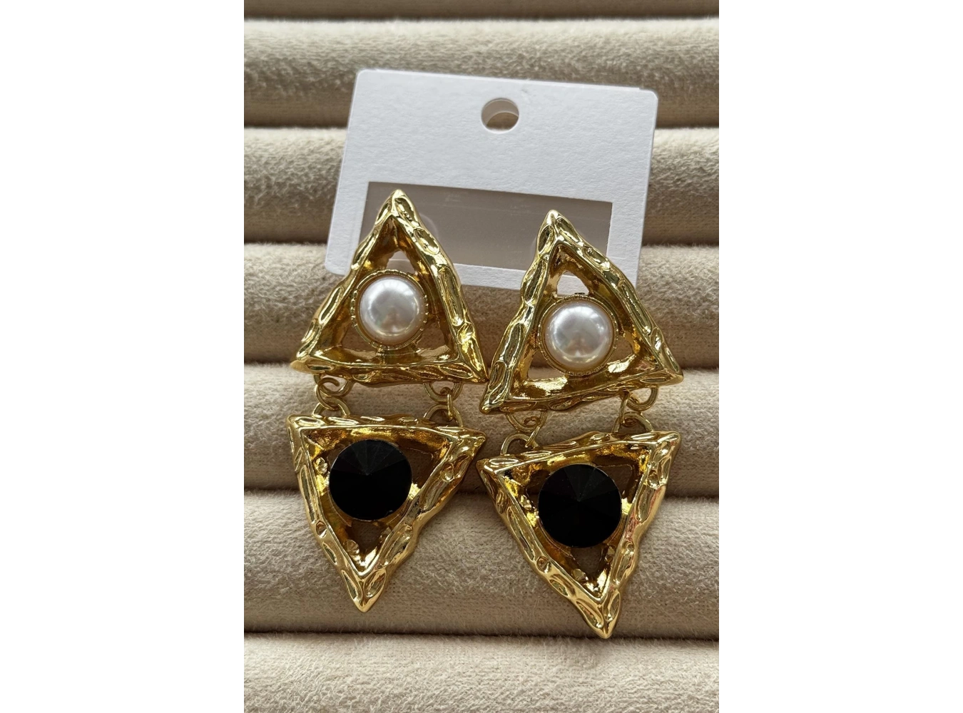 Altın Renk İnci Ve Taş Detaylı Küpe (Çift)