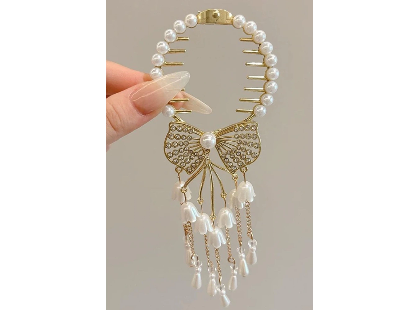 Altın Renk İnci Ve Taş Detaylı Sallantılı Topuz Tokası