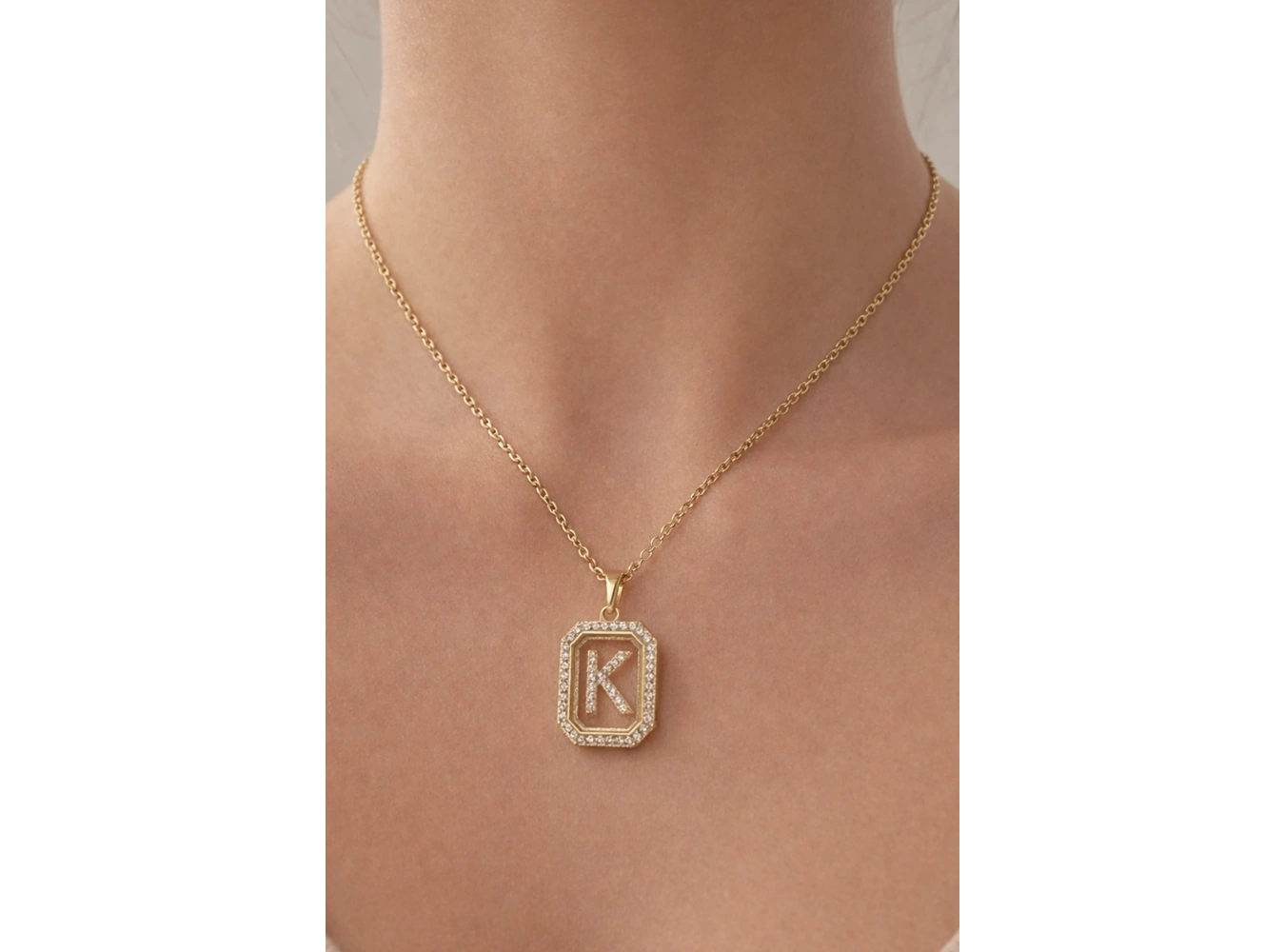 Altın Renk K Harf Taş Detaylı Çelik Kolye