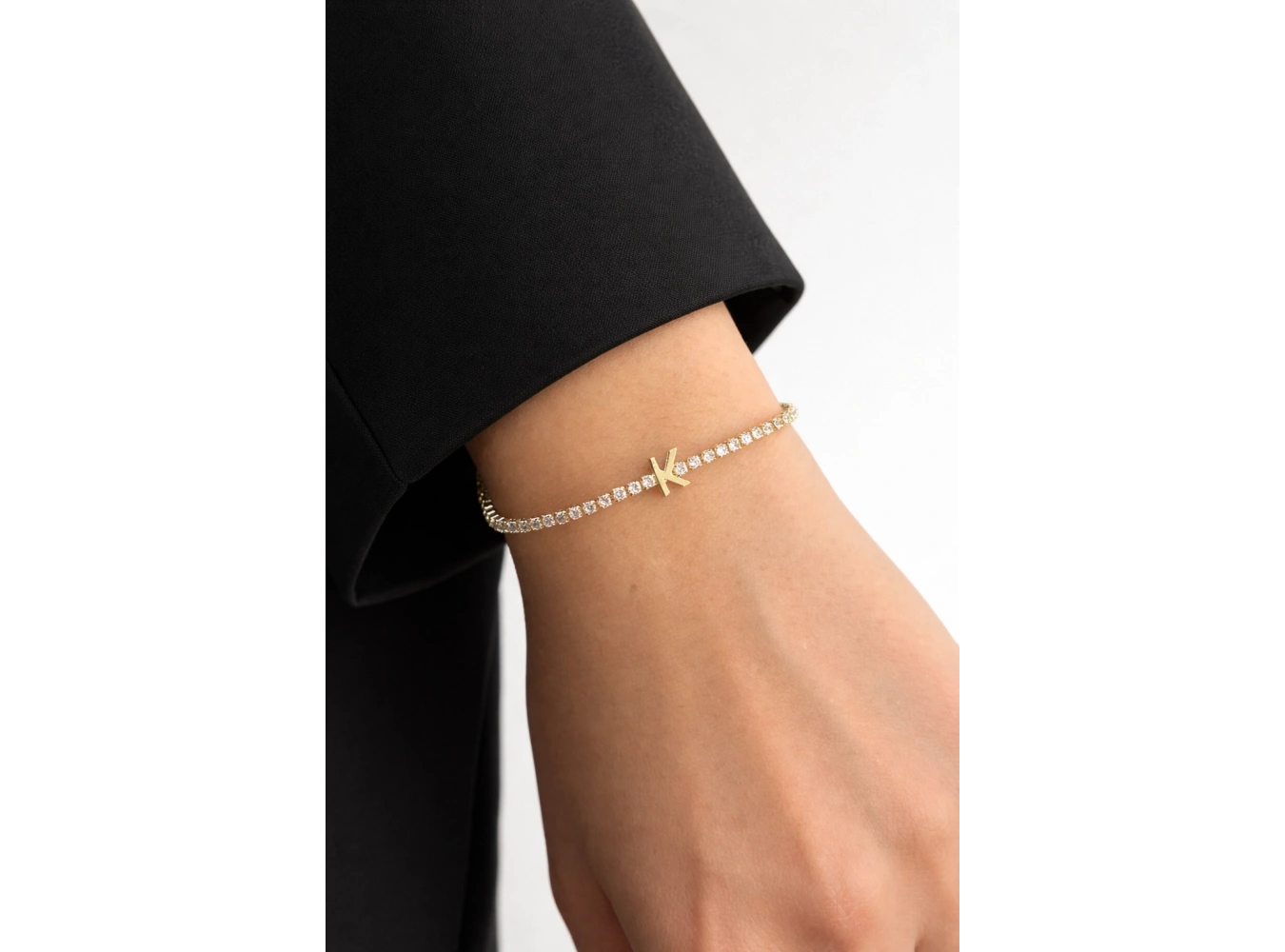 Altın Renk K Harfli Taş Detaylı Çelik Bileklik