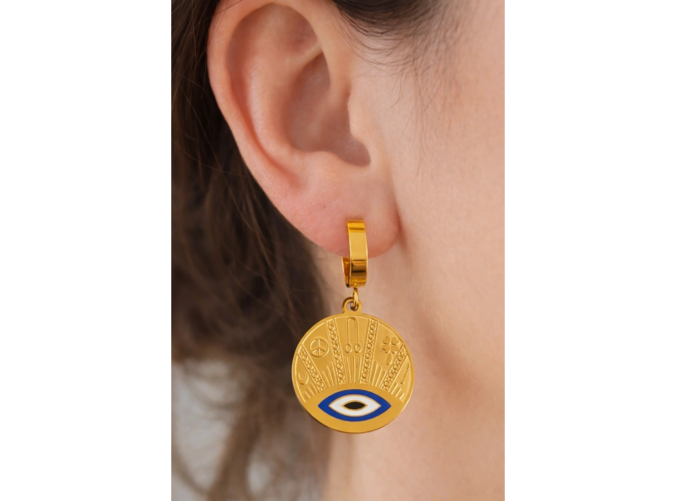 Altın Renk Kalp Detaylı Çelik Küpe (Çift)