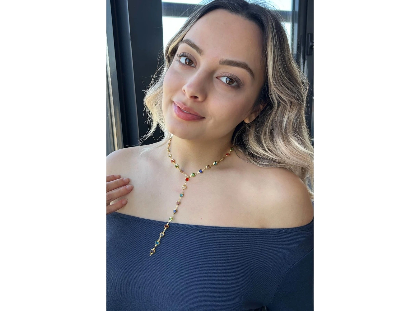 Altın Renk Kalp Detaylı Renkli Taşlı Çelik Y Kolye