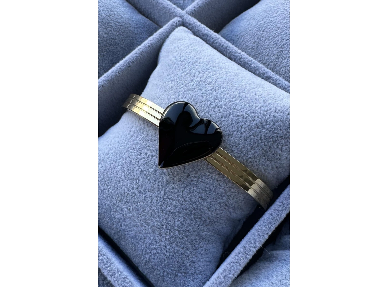 Altın Renk Kalp Figürlü Çelik Kelepçe Bileklik