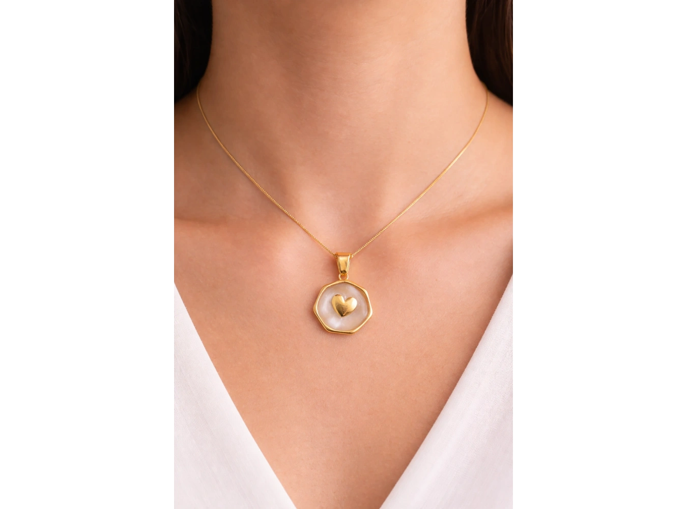 Altın Renk Kalp Figürlü Çelik Kolye