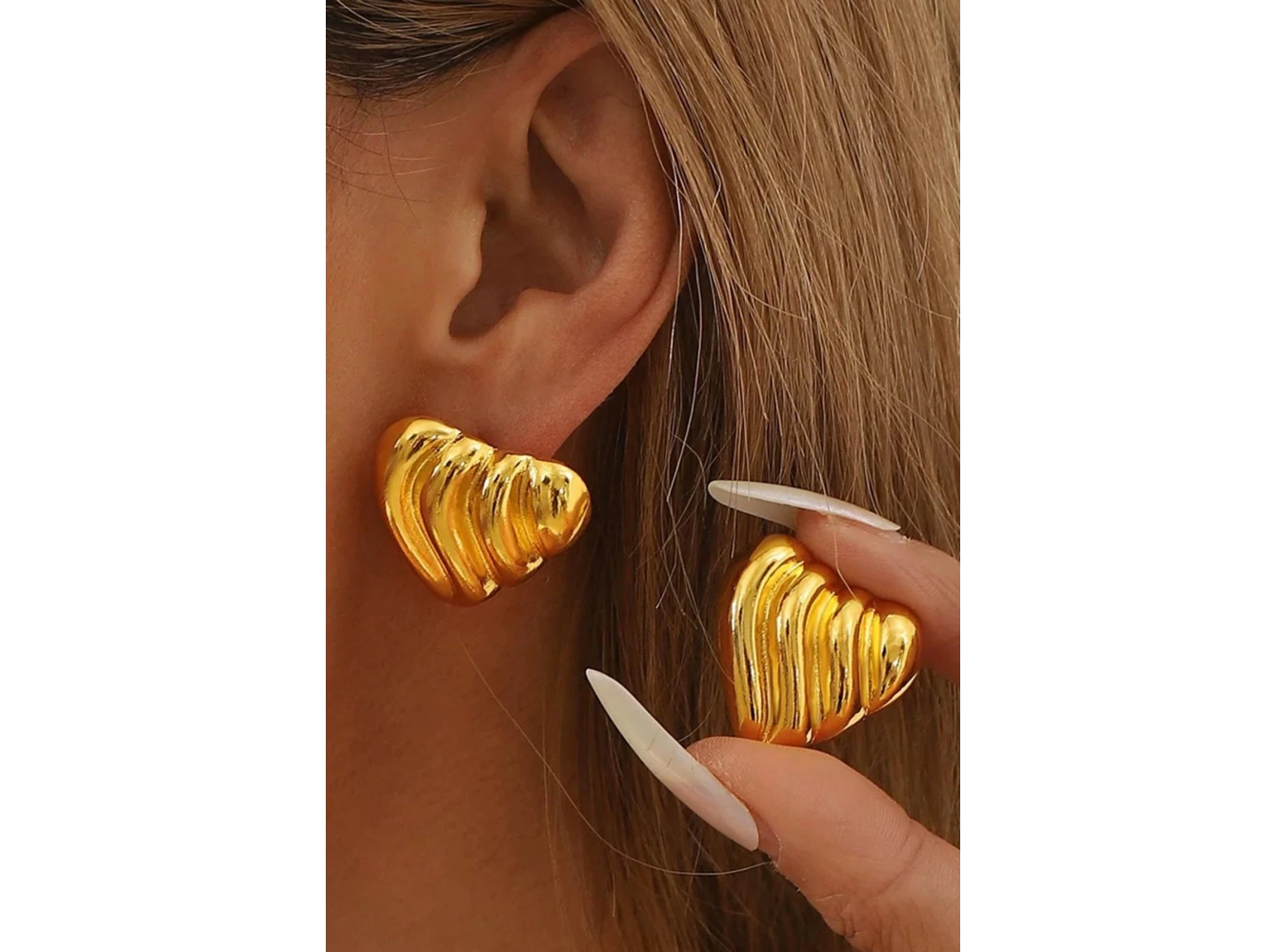 Altın Renk Kalp Figürlü Çelik Küpe (Çift)