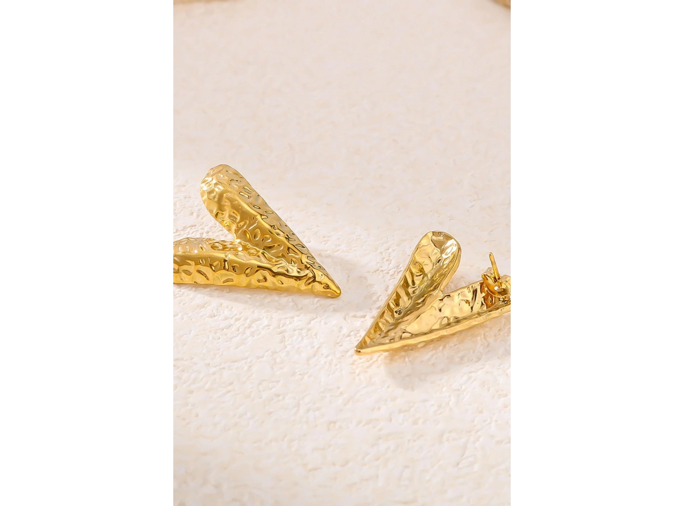 Altın Renk Kalp Figürlü Çelik Küpe (Çift)