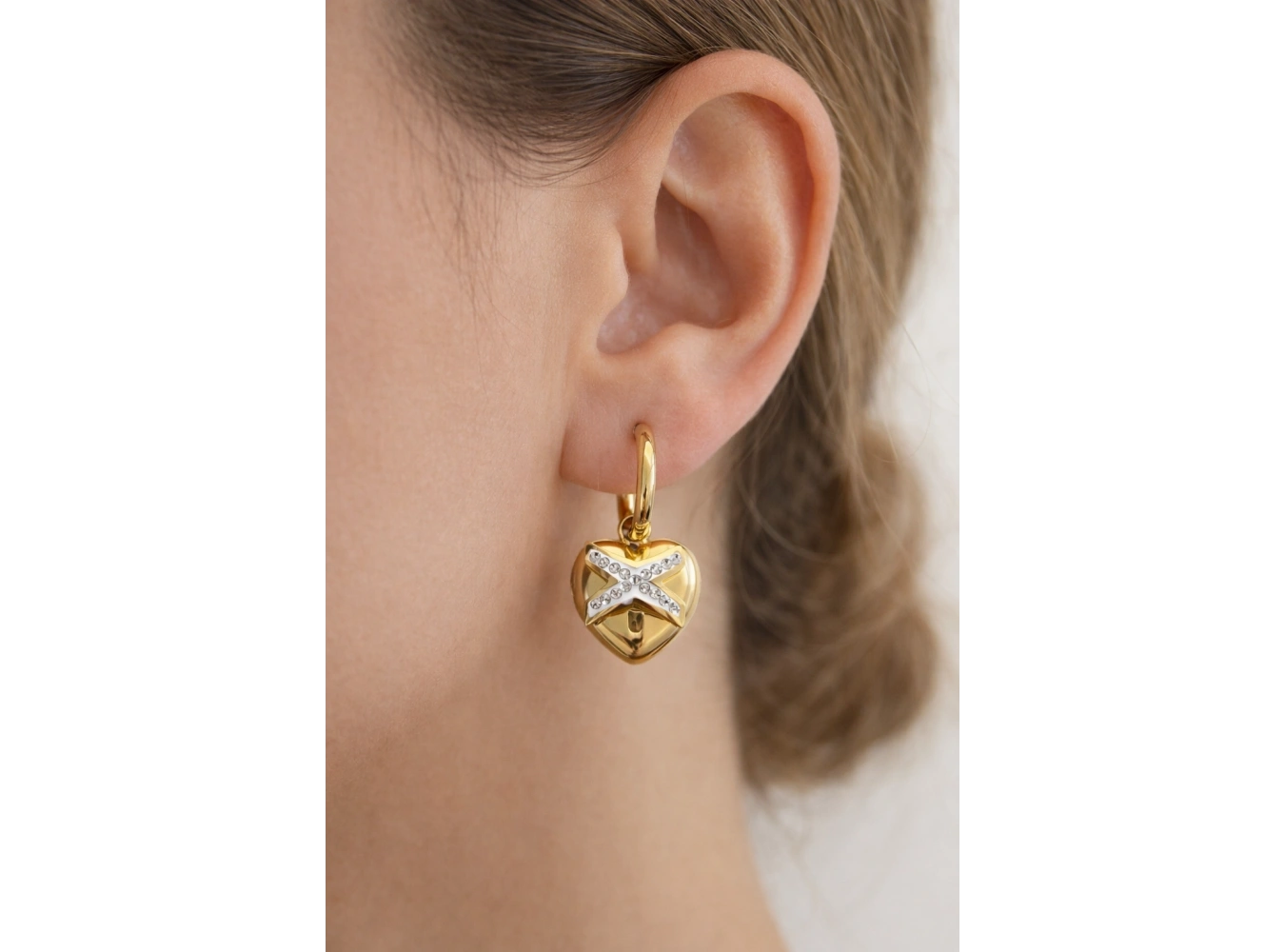 Altın Renk Kalp Figürlü Çelik Küpe (Çift)