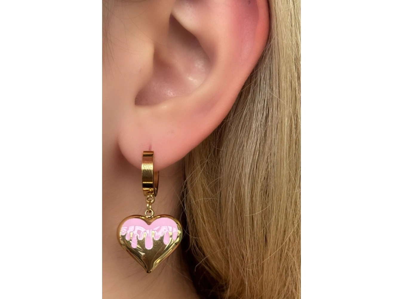 Altın Renk Kalp Figürlü Çelik Küpe (Çift)