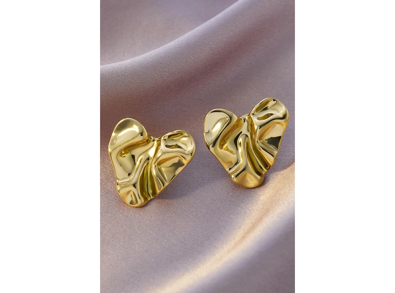 Altın Renk Kalp Figürlü Çelik Küpe (Çift)