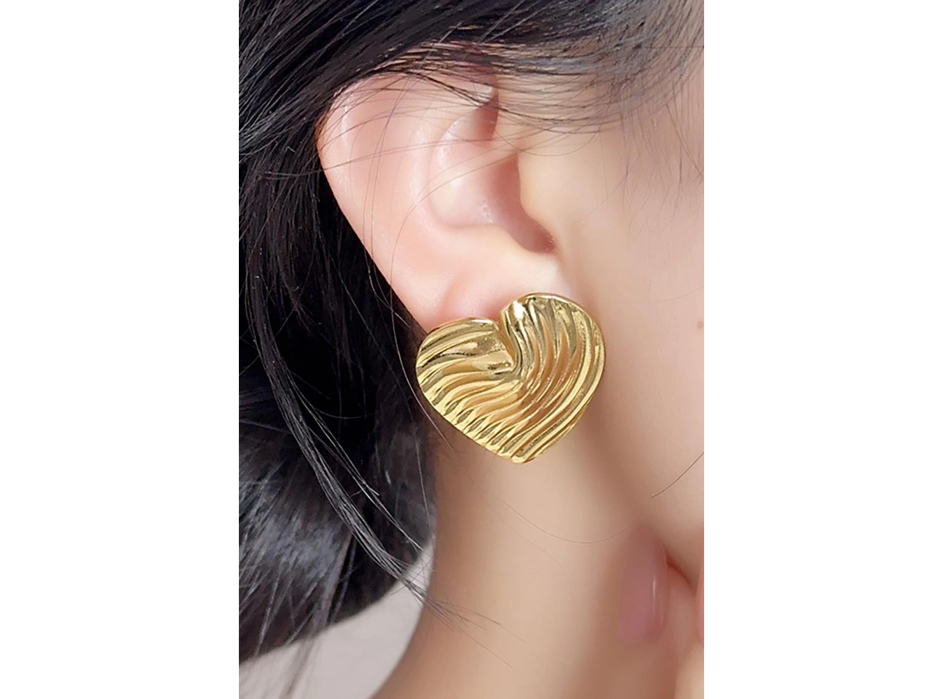 Altın Renk Kalp Figürlü Çelik Küpe (Çift)