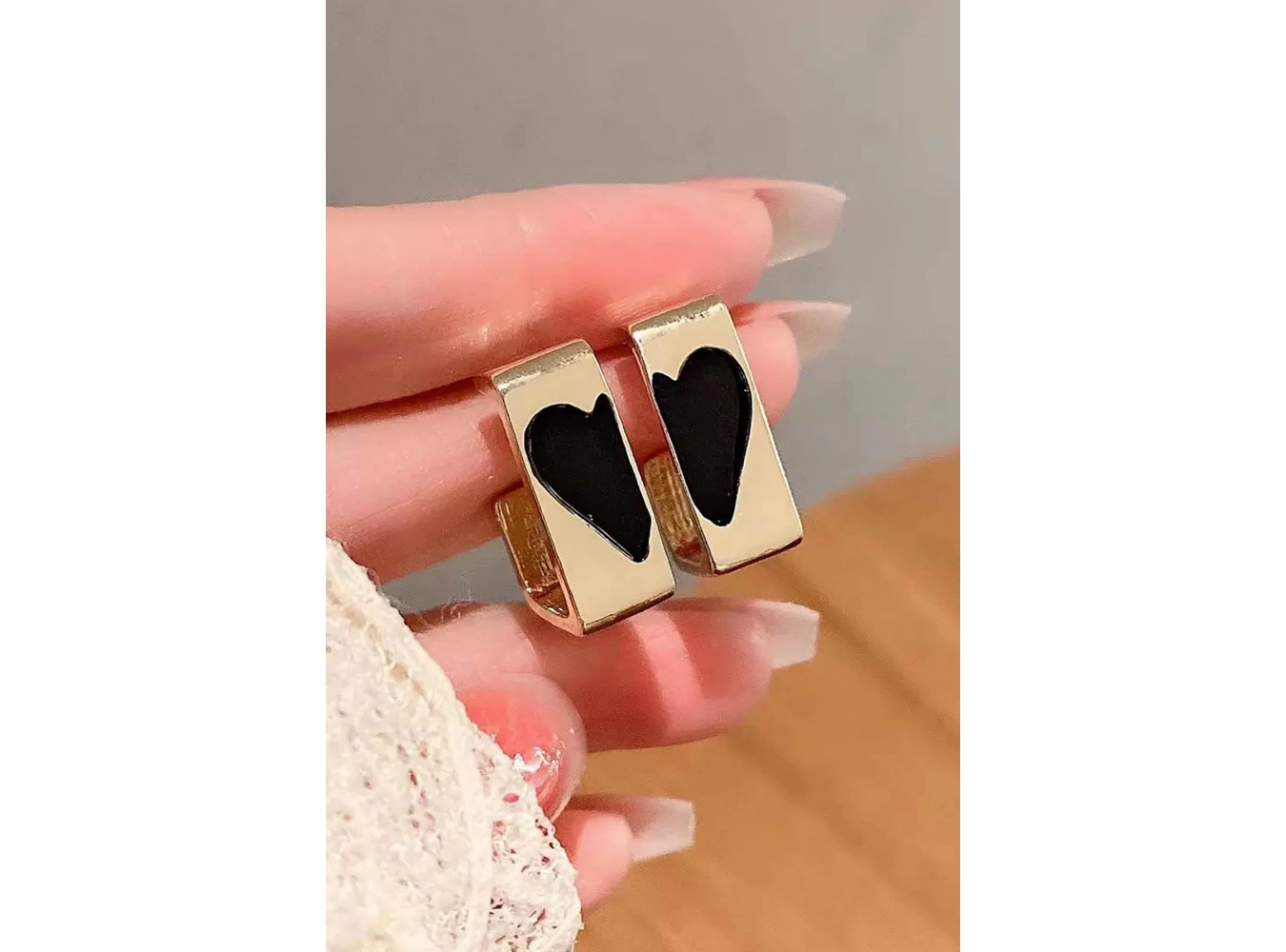 Altın Renk Kalp Figürlü Çelik Küpe (Çift)