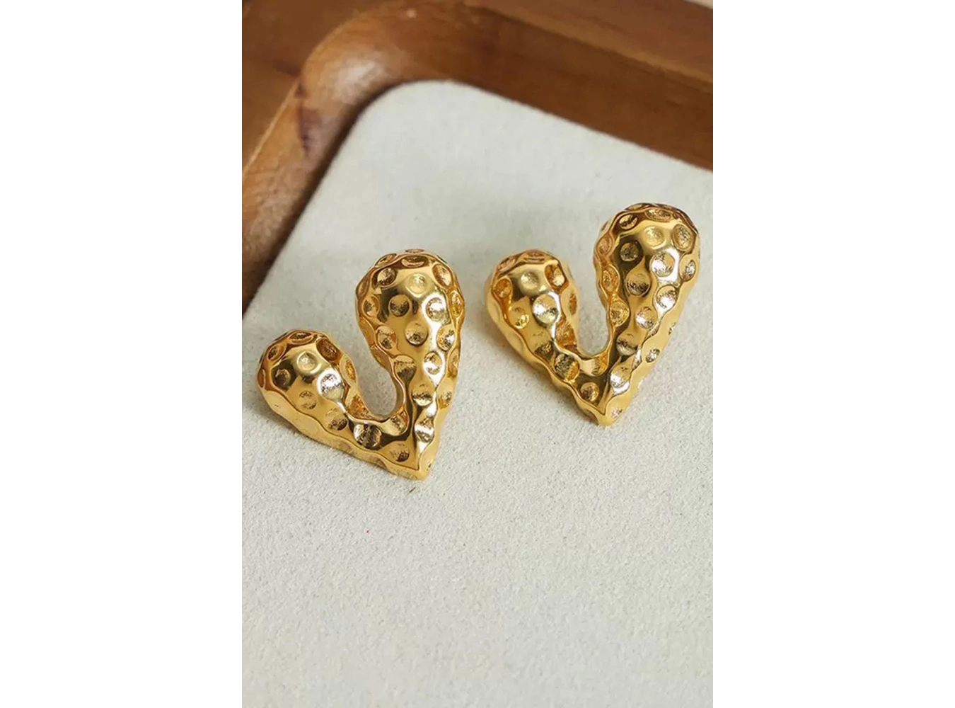 Altın Renk Kalp Figürlü Çelik Küpe (Çift)