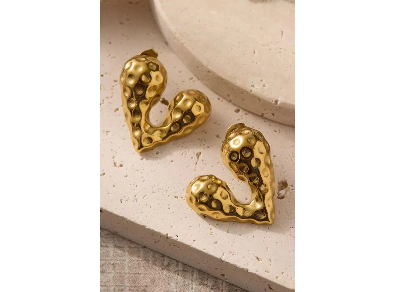 Altın Renk Kalp Figürlü Çelik Küpe (Çift)