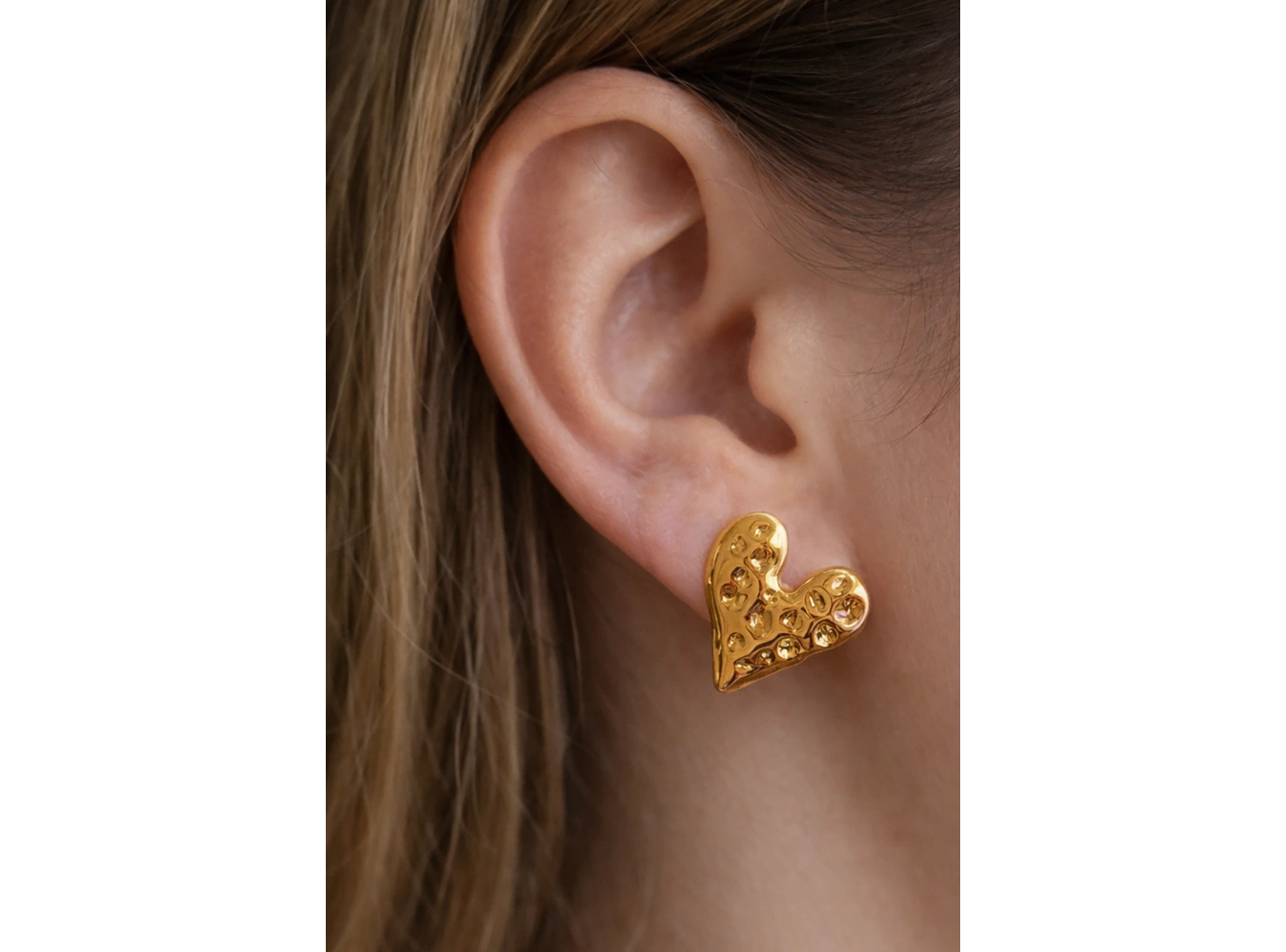 Altın Renk Kalp Figürlü Çelik Küpe (Çift)