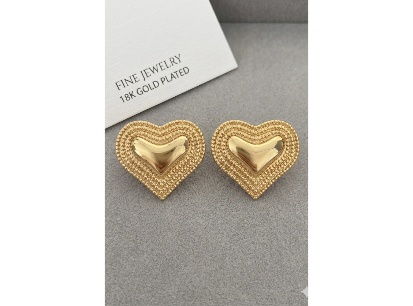 Altın Renk Kalp Figürlü Çelik Küpe (Çift)