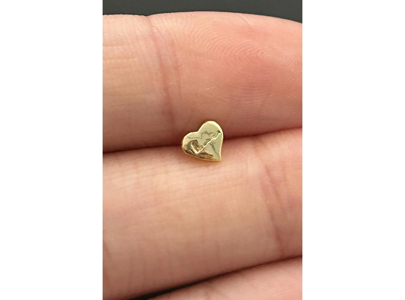 Altın Renk Kalp Figürlü Cerrahi Çelik Tragus/Kıkırdak Küpe/Piercing (Tek)