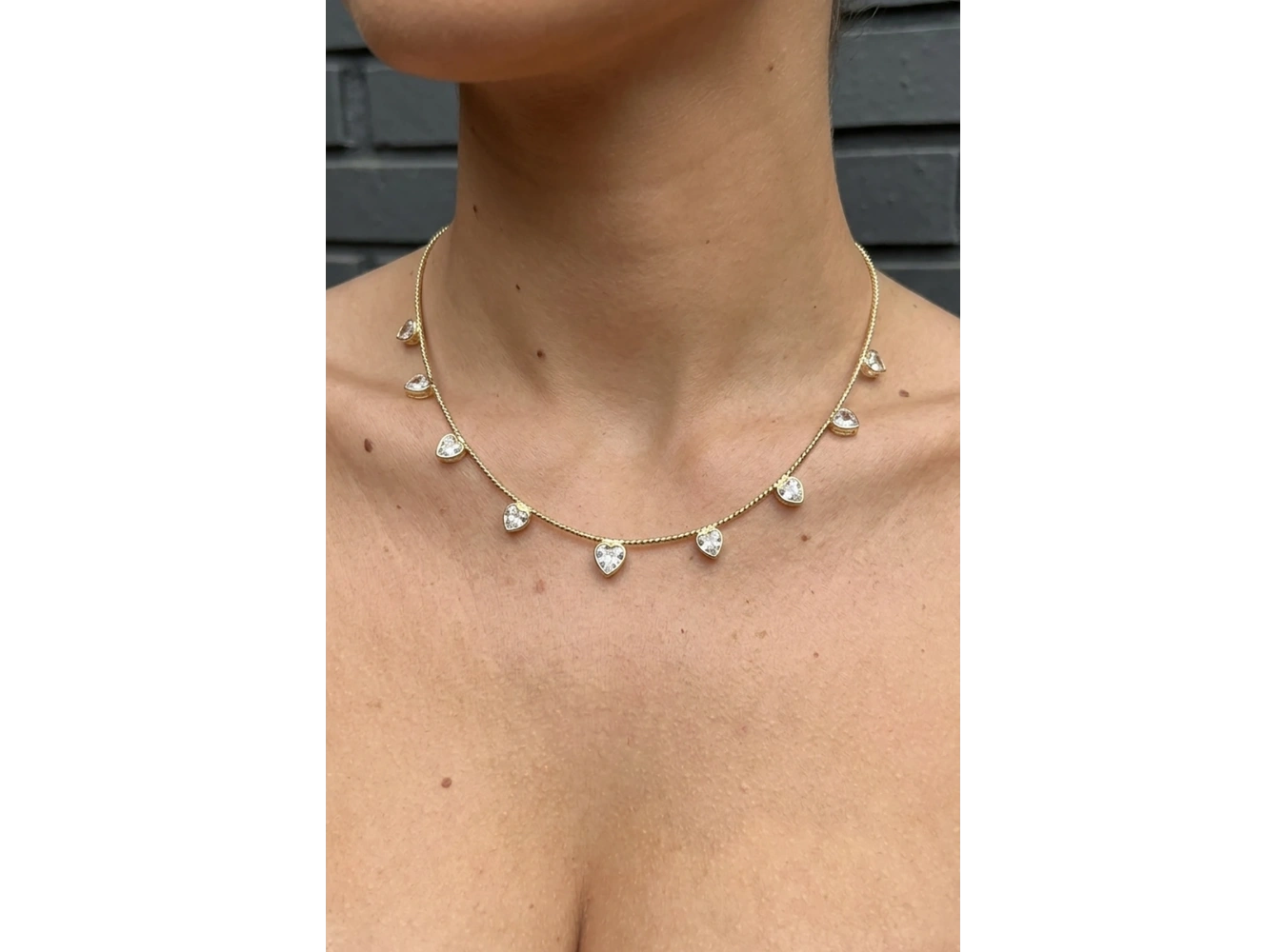 Altın Renk Kalp Figürlü Choker Kolye